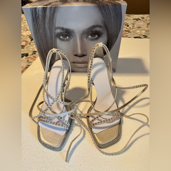 JLO Gardina Strappy Lace Up Heel Light
Gold Champagne - Picture 9 of 16